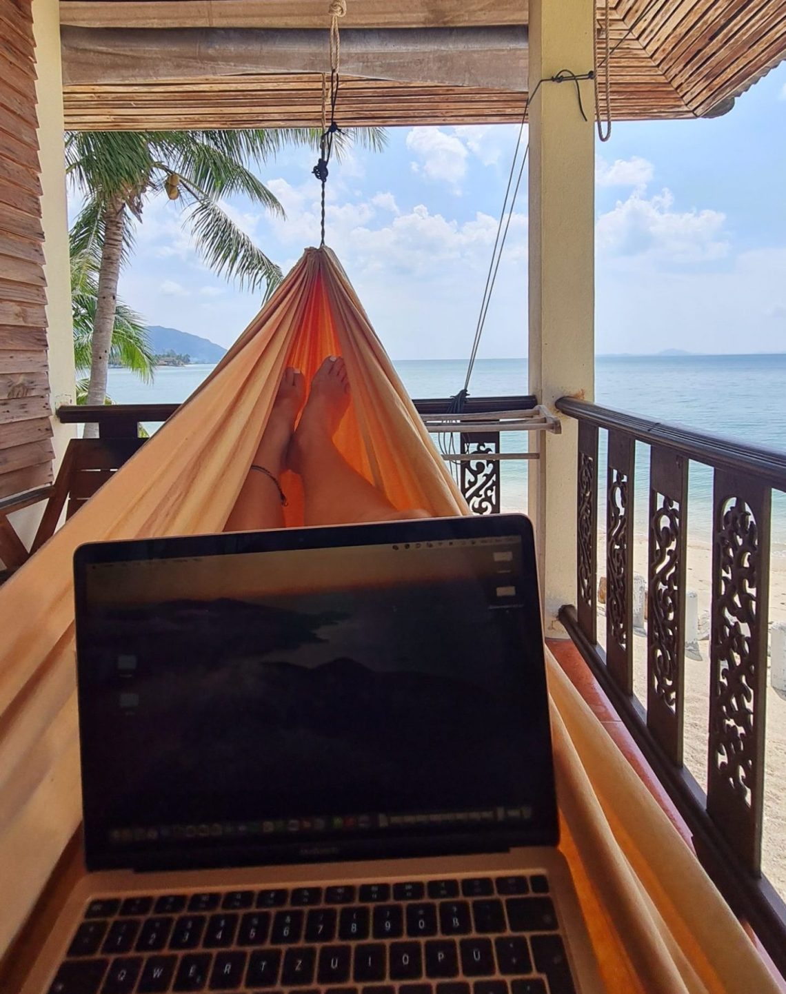 Remote work in a hammock in Koh Phangan - How to become a digital nomad