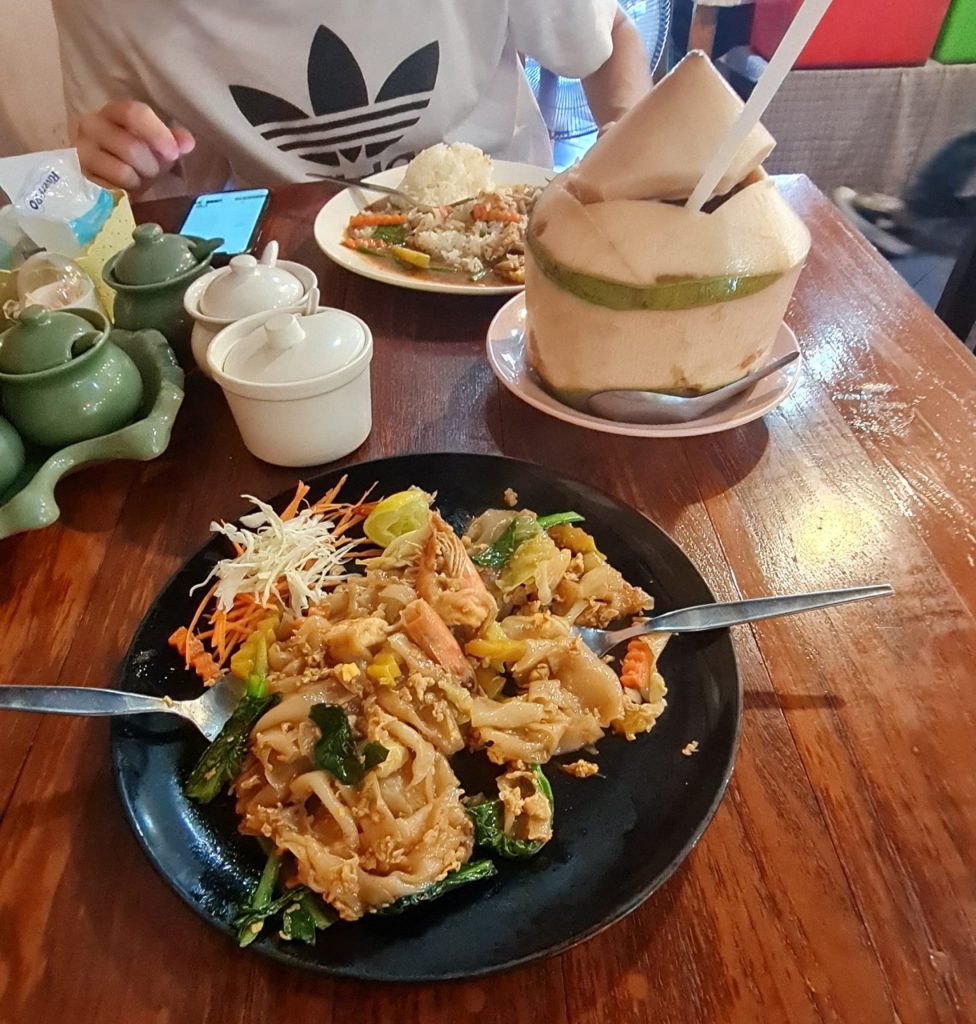Thai dish to eat local and save money