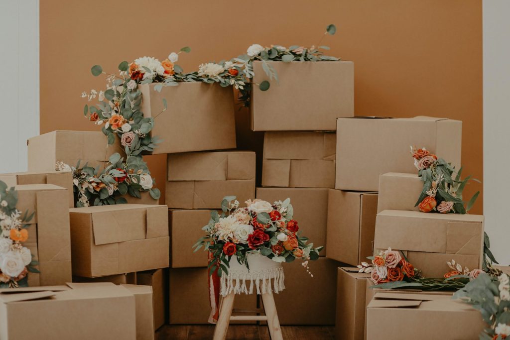 How to move to another country smoothly: boxes