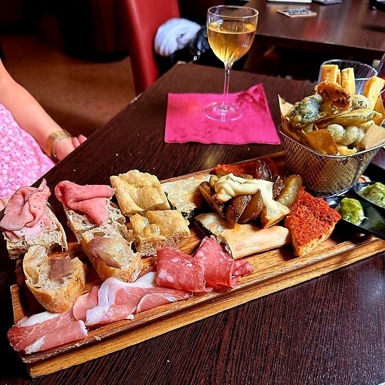 Girls weekend getaway in Genoa- food and drinks